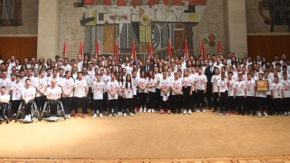 Učesnici ovogodišnjeg kampa "Srbija te zove 2021" u Palati Srbije